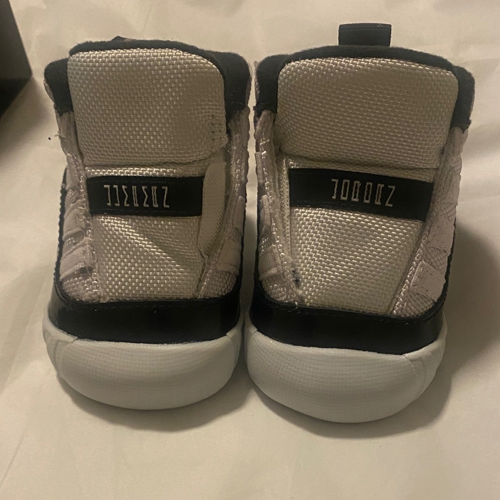 Jordan 11 crib bootie